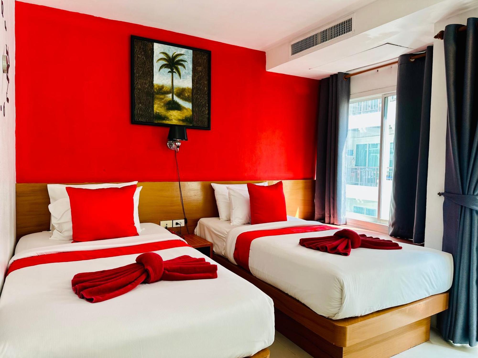 Pj Patong Resortel Exterior photo