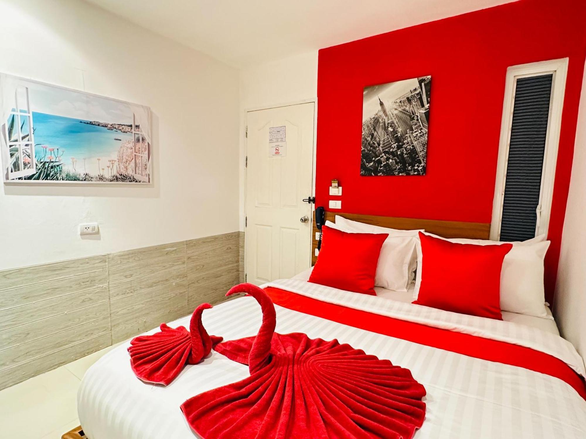 Pj Patong Resortel Exterior photo