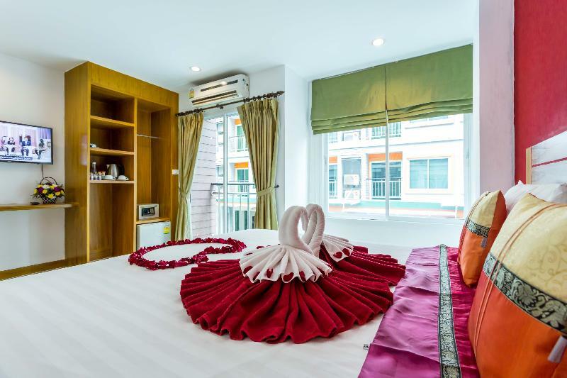 Pj Patong Resortel Exterior photo